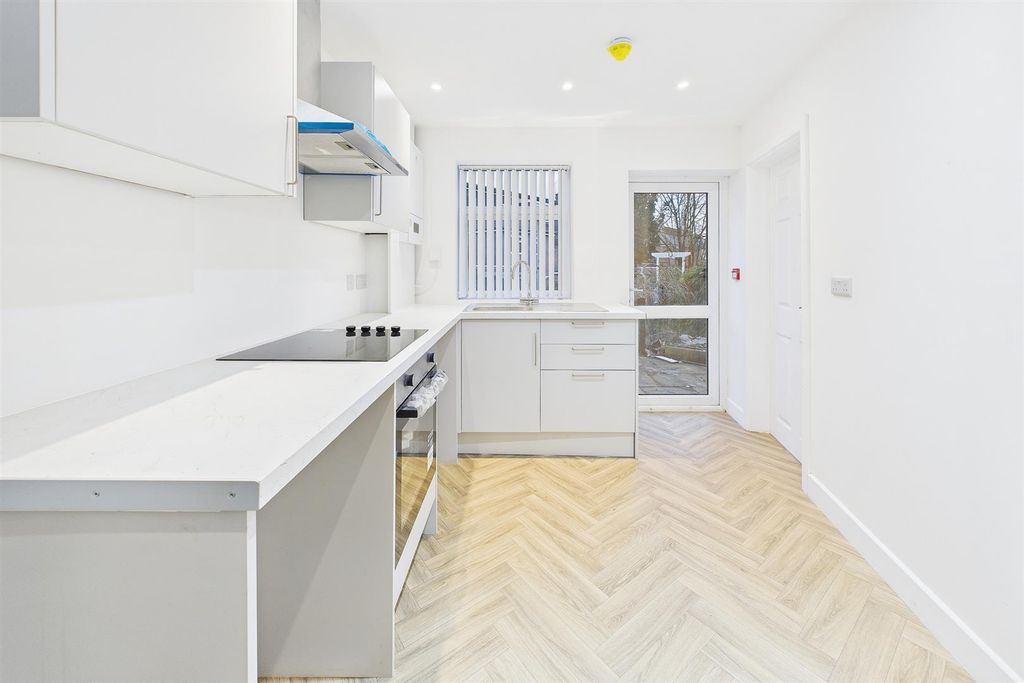 Property photo 2 of 7 Cam03736G0-Pr0218-Still018.Jpg