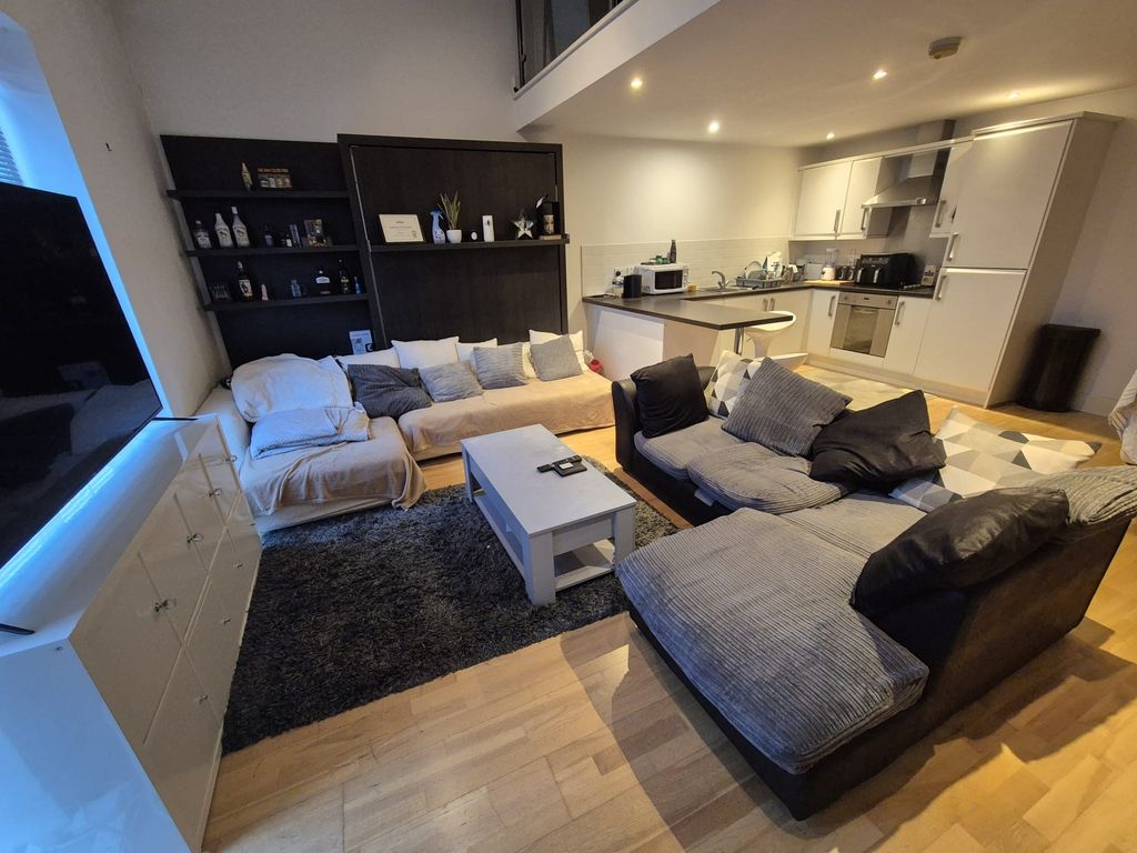 Property photo 2 of 6 Lounge