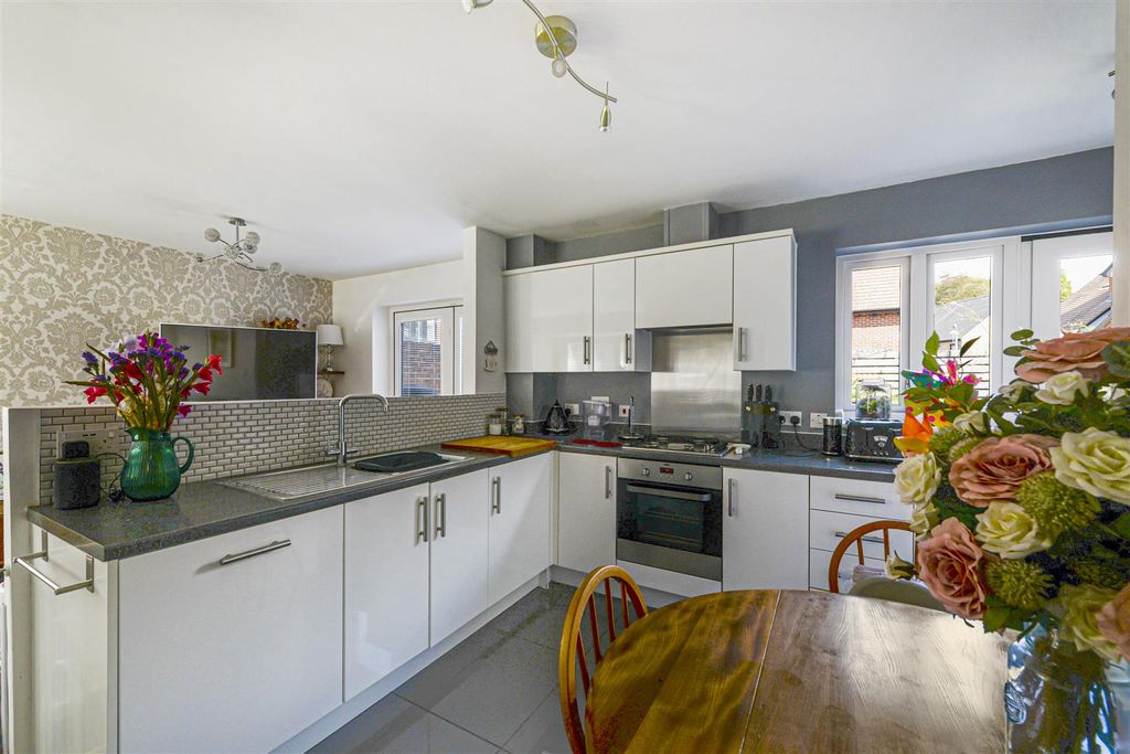 Property photo 2 of 18 03