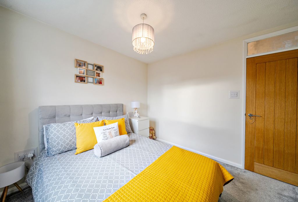 Property photo 2 of 11 1387857-20-693Ad8...