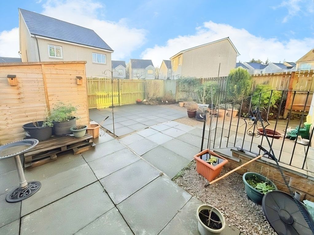 Property photo 2 of 28