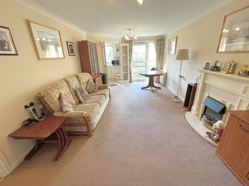 Property photo 2 of 12 31 Milliers Court Lounge1