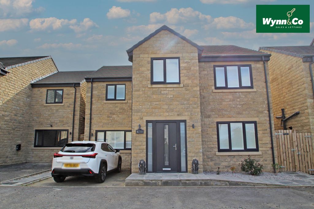 Property photo 2 of 27 Front (Exterior)