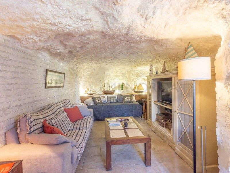 Property photo 3 of 19