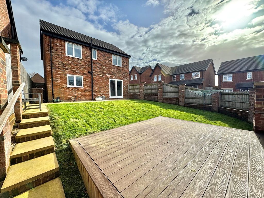 Property photo 2 of 25 Picture No. 11