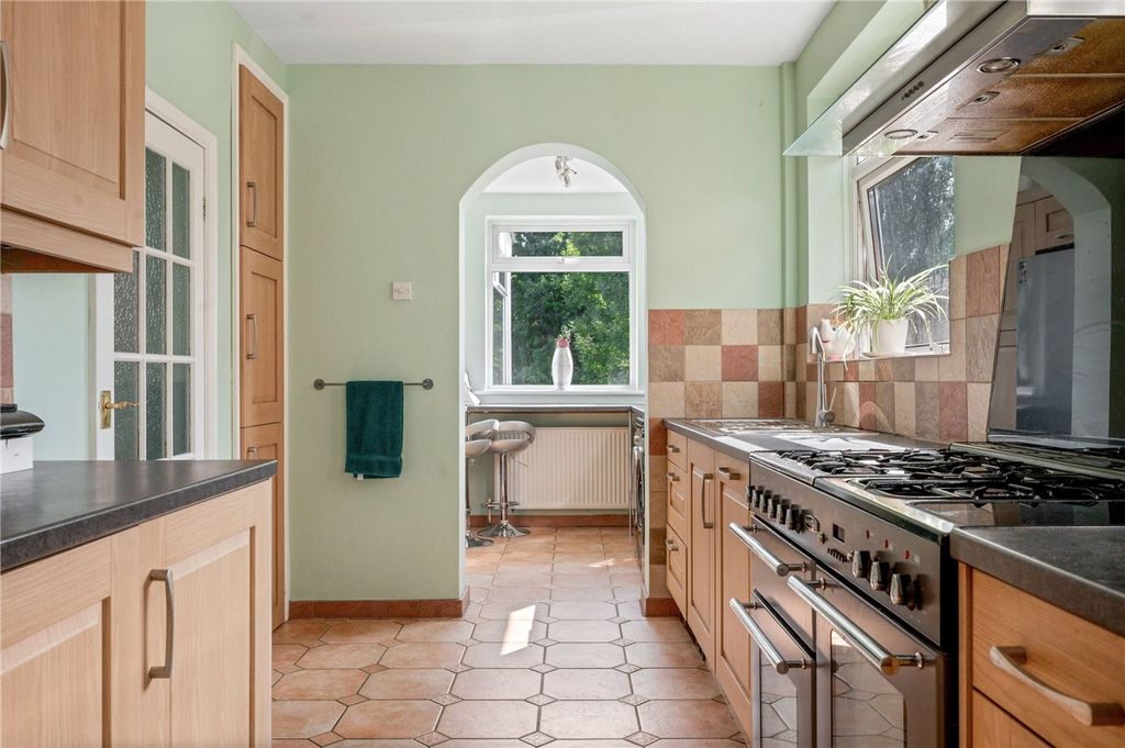 Property photo 3 of 19