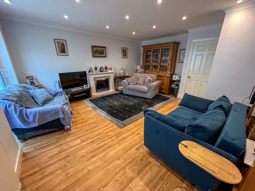 Property photo 3 of 37