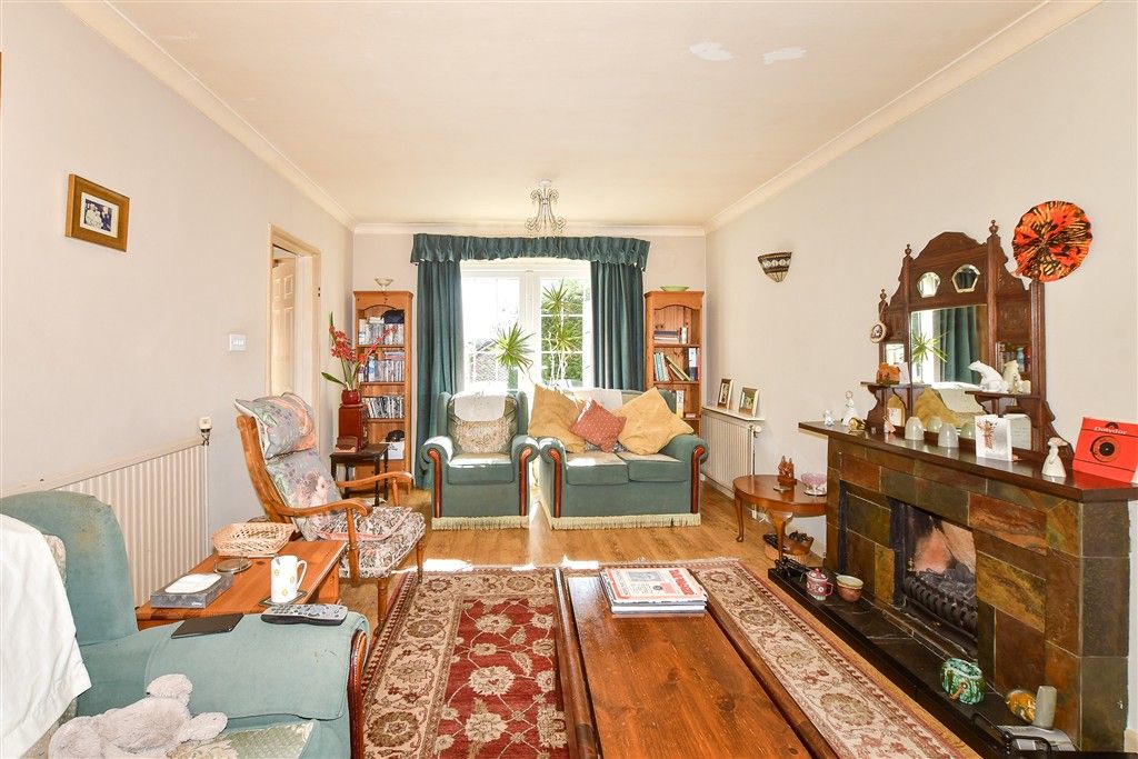 Property photo 2 of 12 Lounge