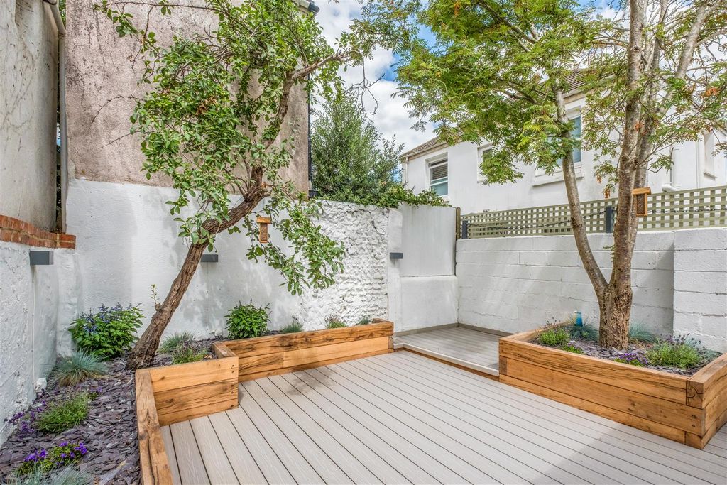 Property photo 2 of 30 9 Camden Terrace-2.Jpg