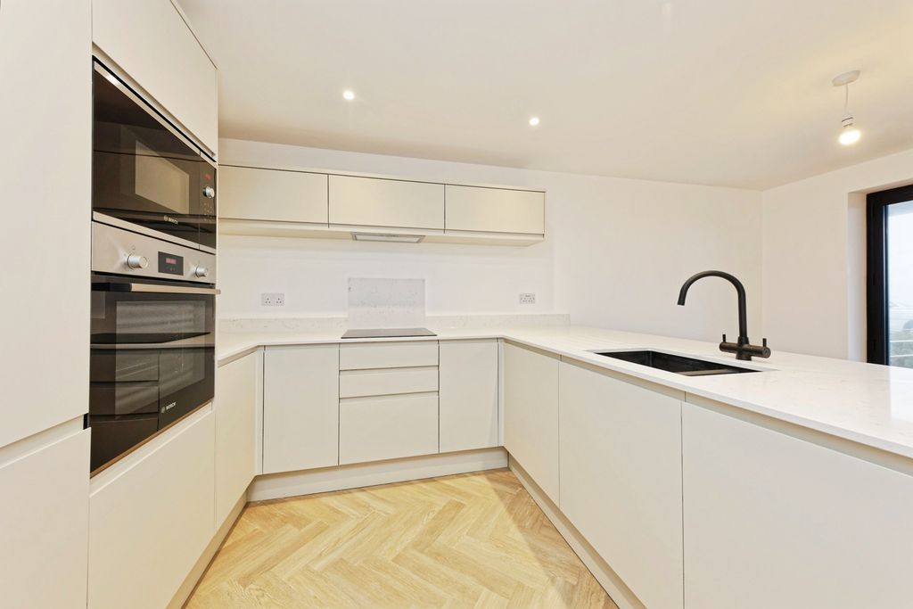 Property photo 3 of 11 Pbox-Img.Jpg