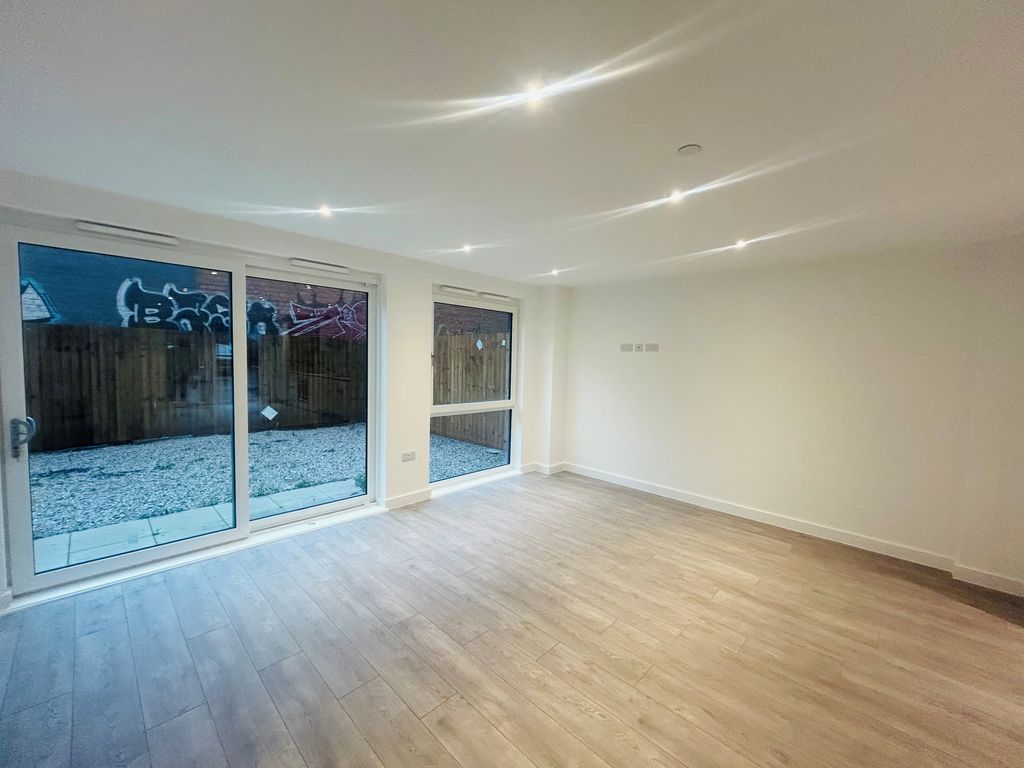 Property photo 2 of 6