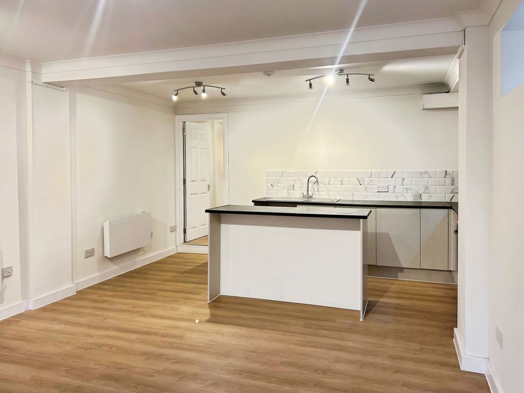 Property photo 2 of 7 Kitchen/Reception