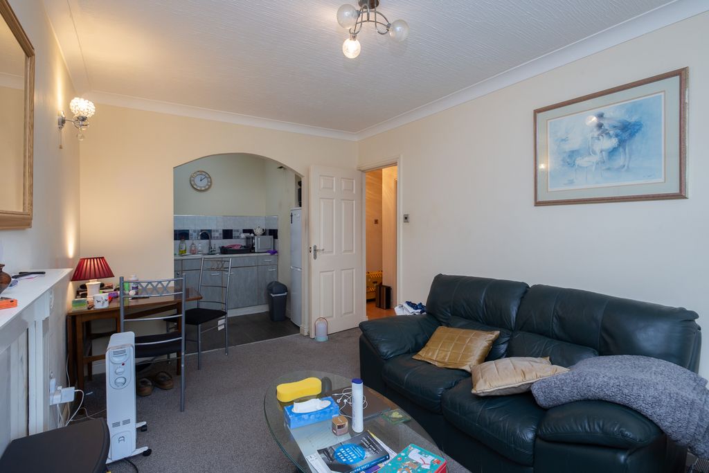 Property photo 3 of 27