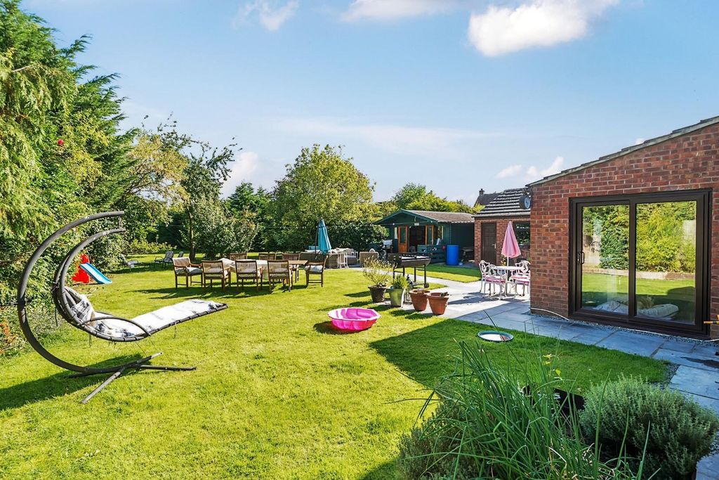 Property photo 3 of 22 Garden