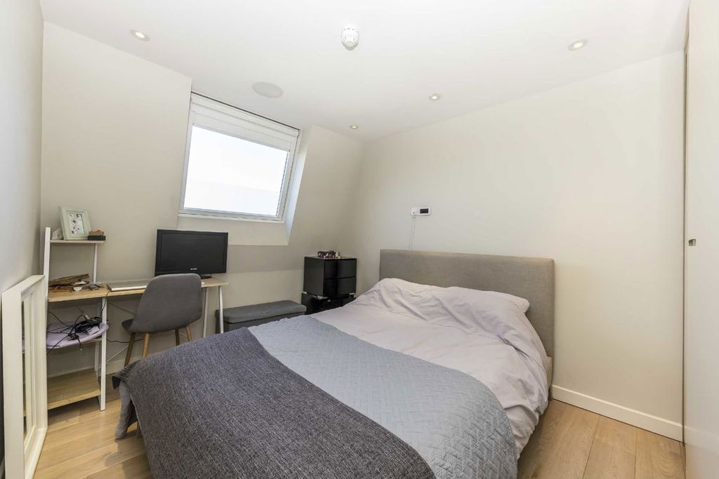 Property photo 3 of 7