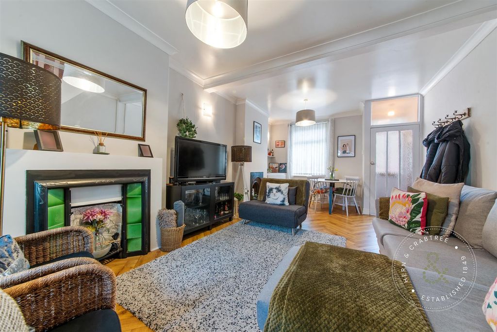 Property photo 2 of 27 Warwick-Street-11.Jpg