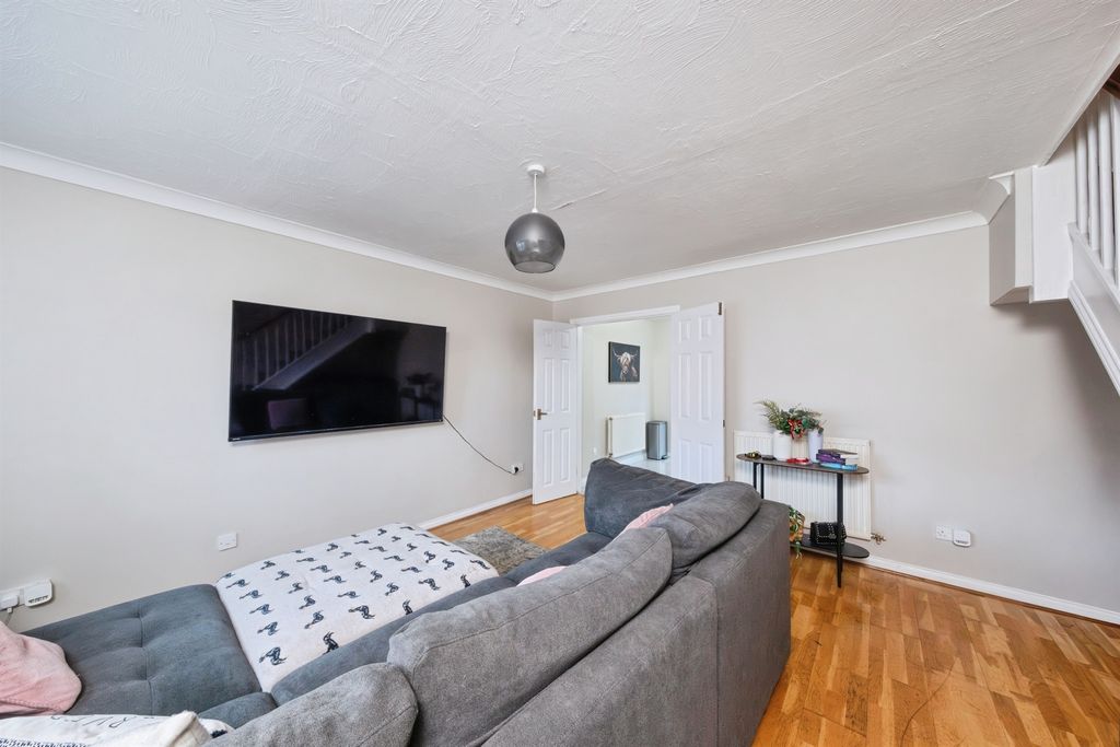 Property photo 3 of 17