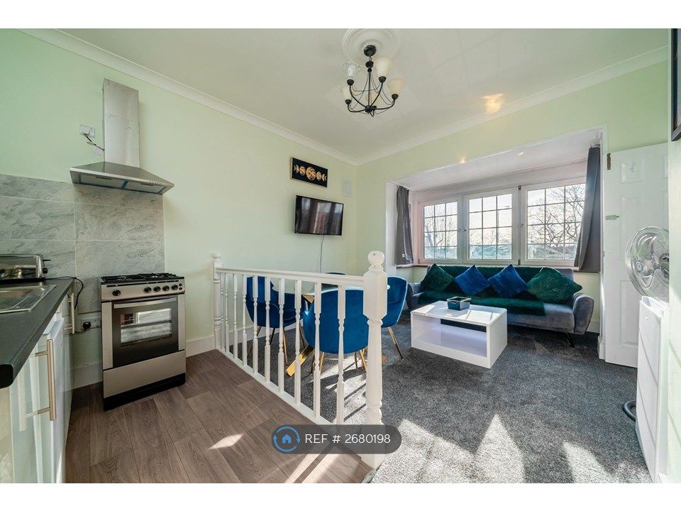 Property photo 2 of 24