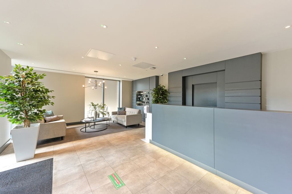 Property photo 3 of 11 Living