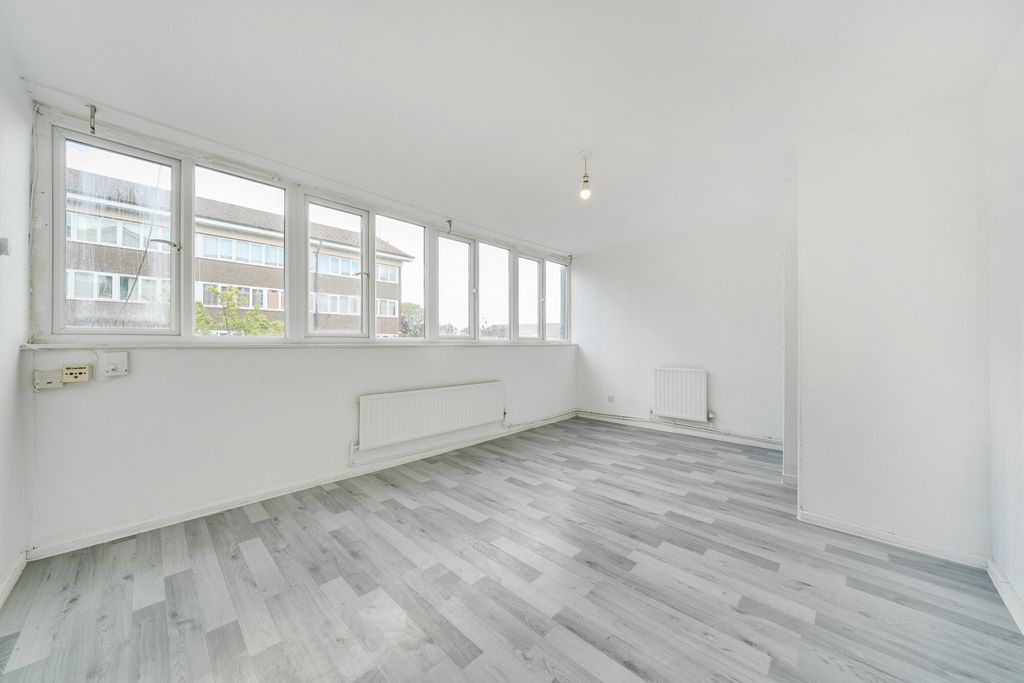 Property photo 1 of 19 1476816-5-6A27Eaf...