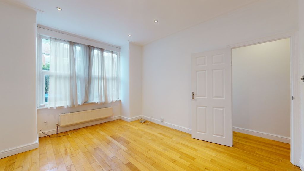 Property photo 2 of 11 90 Deacon Road, Dollis Hill, London, Nw2 5Qj