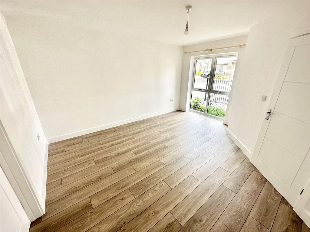 Property photo 3 of 11 Picture No. 10