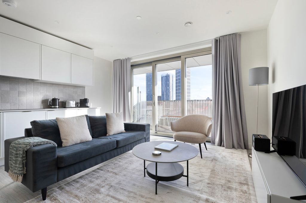 Property photo 1 of 46 Living Room