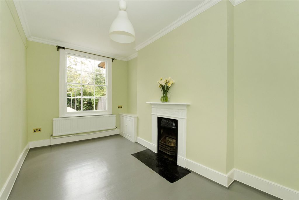 Property photo 2 of 8