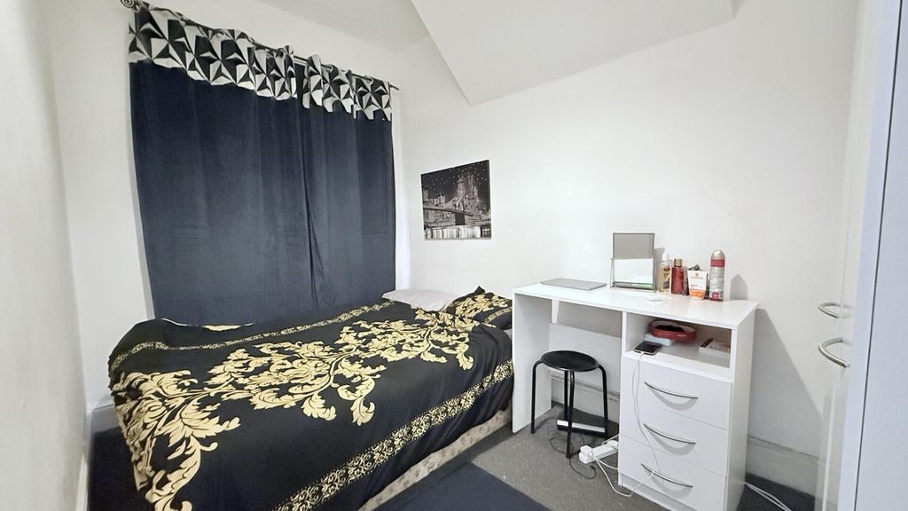 Property photo 2 of 14 Bedroom