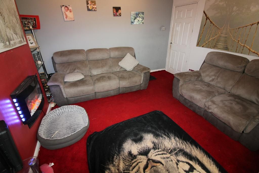 Property photo 3 of 12 Lounge