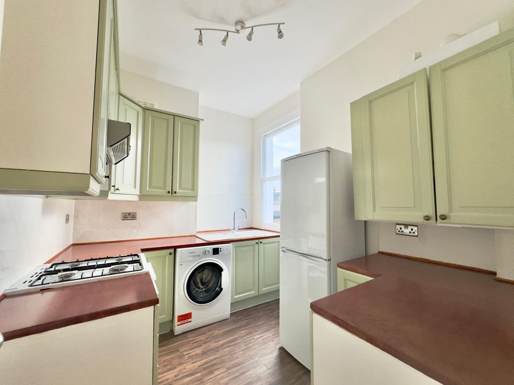 Property photo 3 of 10 Photo 4