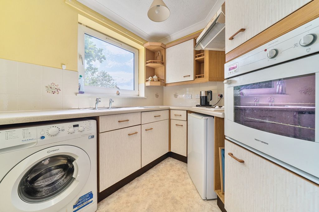 Property photo 2 of 18 Kitchen