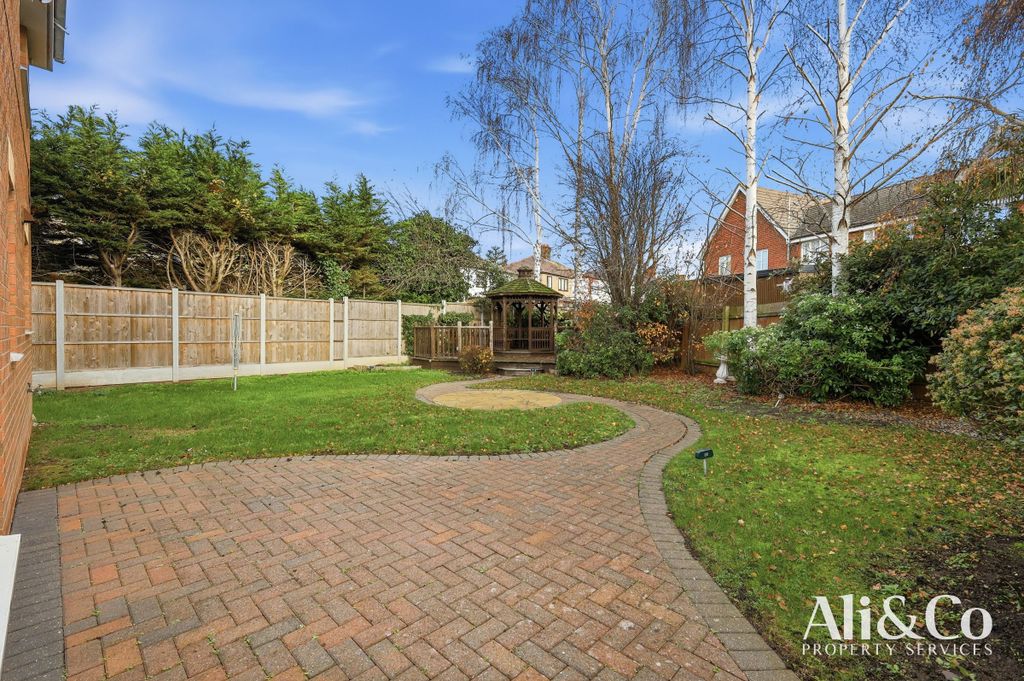 Property photo 2 of 28