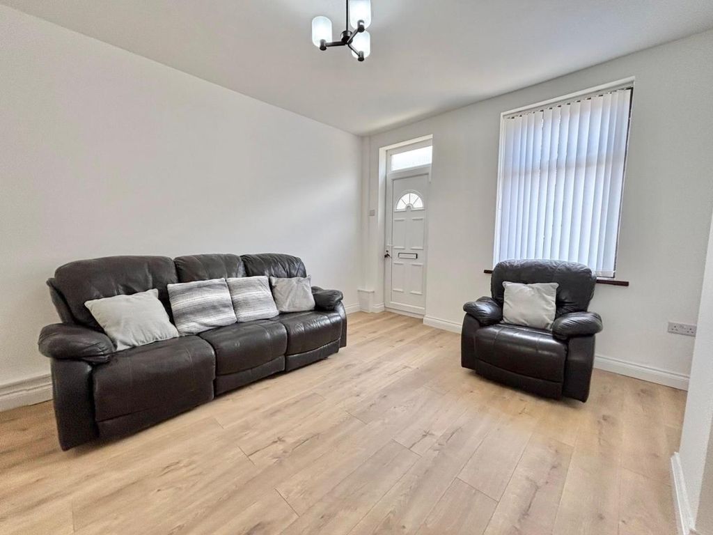 Property photo 2 of 15 A49Cdbbf-c9A5-417c-B81B-970Cb45c0c83.Jpeg