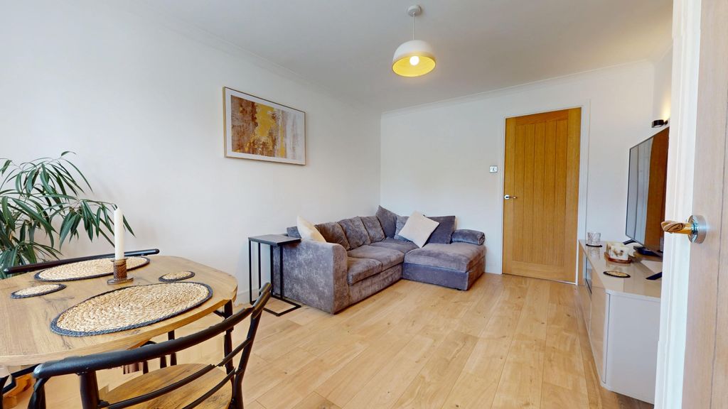 Property photo 2 of 14 4369091