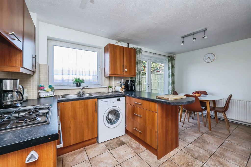 Property photo 3 of 19
