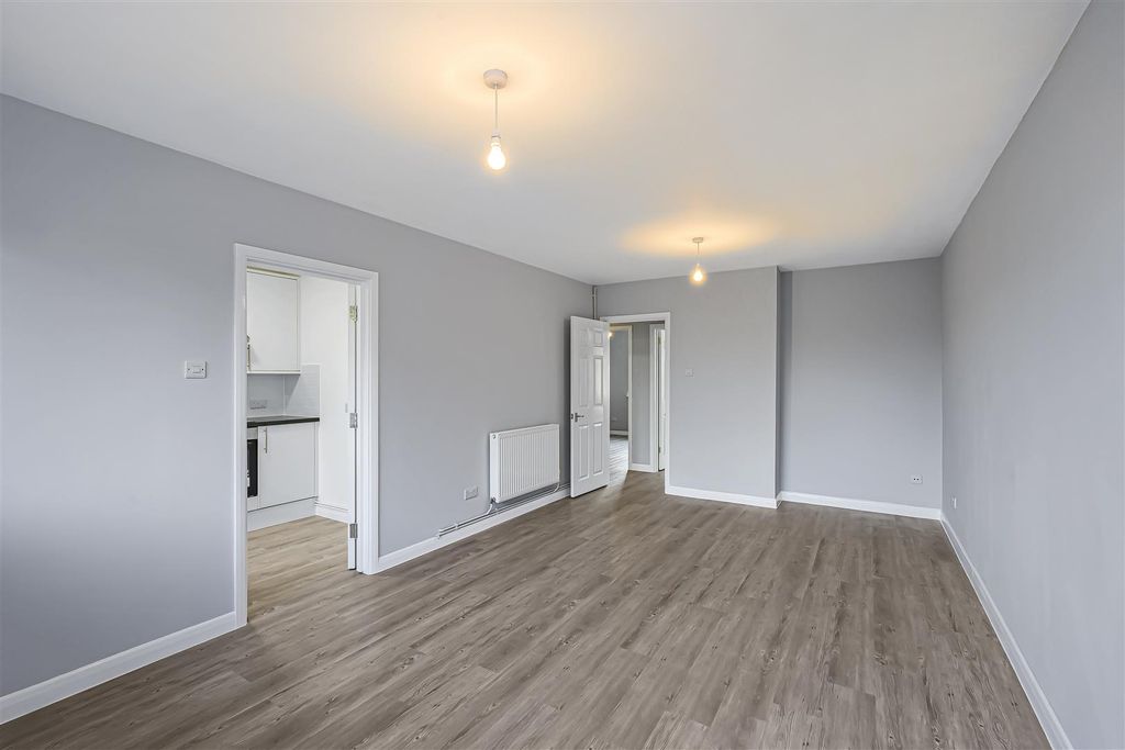 Property photo 3 of 15 Flat D Fairways-4.Jpg