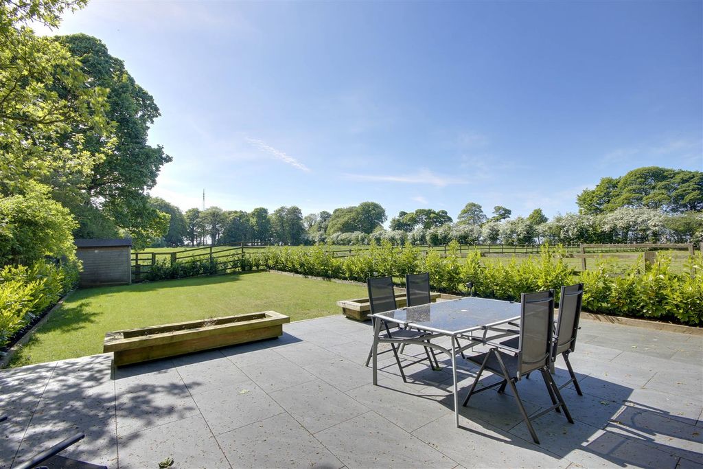 Property photo 3 of 27 Entertaining Patio