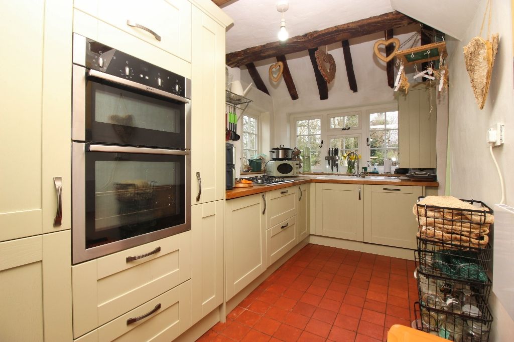Property photo 3 of 19 Kitchen
