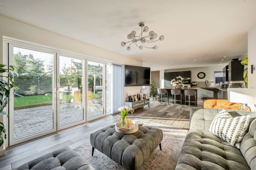 Property photo 2 of 31