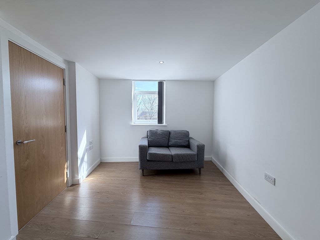 Property photo 2 of 8 Gallery