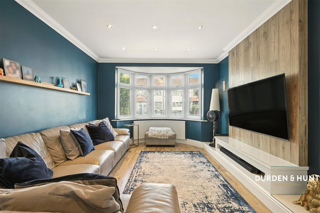 Property photo 2 of 17 Grosvenor Road
