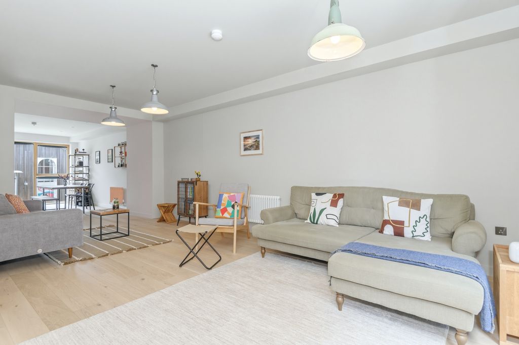 Property photo 1 of 28