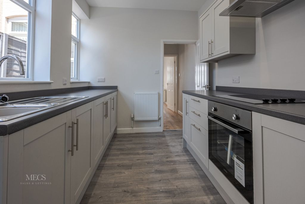 Property photo 3 of 12 787423