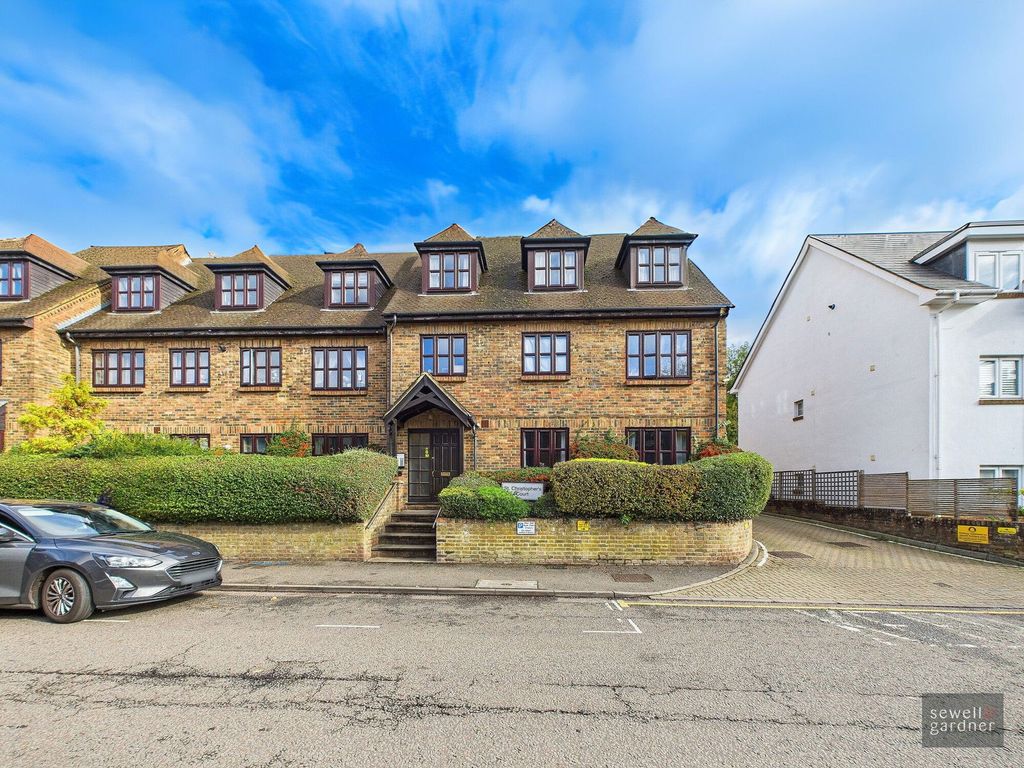 Property photo 1 of 11