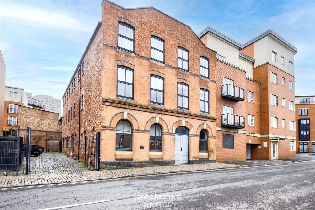 Property photo 1 of 10 External