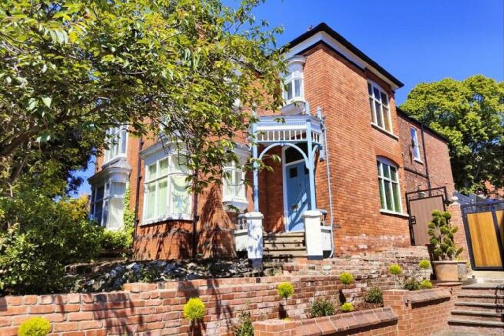 Property photo 1 of 23