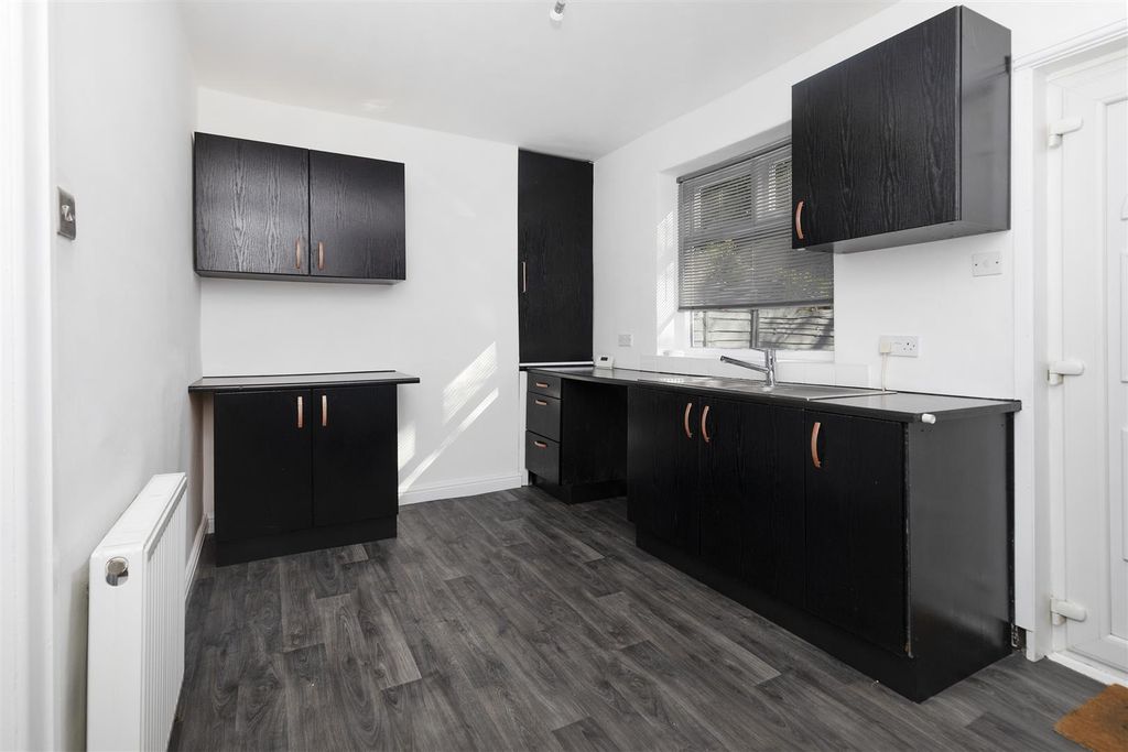 Property photo 3 of 20 Kitchen