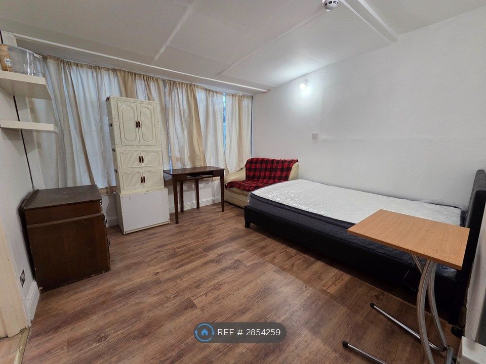 Property photo 1 of 6 Double Bedroom