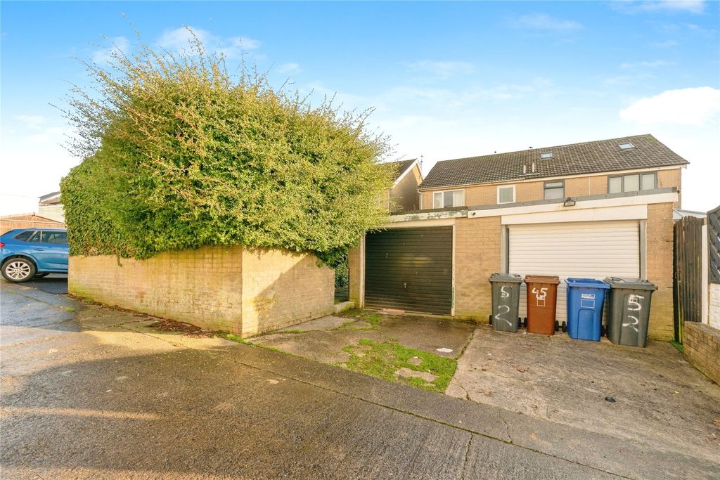 Property photo 2 of 18 Picture No. 11